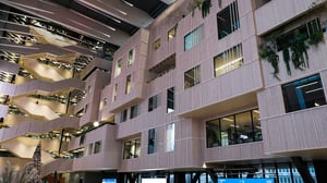 Byggets utførelse i tre.