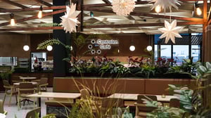 Centralen Café er en innbydende café i byggets første etasje.